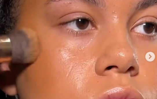 Annoying Mistakes in Applying Foundation That Make You Look Older